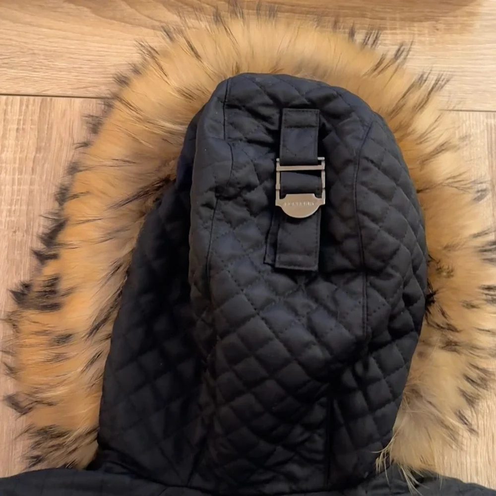Authentic Burberry Black Quilted Raccoon Fur Hood Cinch Waist Jacket Small‎